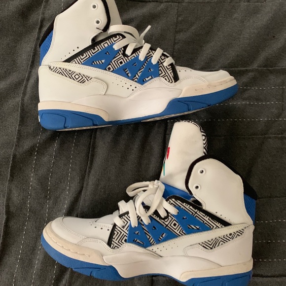 Adidas Mutumbo Size 10 - Picture 2 of 4